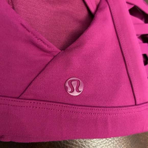 Unique LULULEMON Corset-Back Zip-Front Bra Top in Magenta, size 6 - Picture 3 of 4